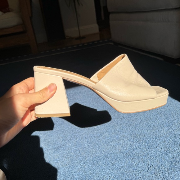 Classic Leather Mules by & Other Stories - Beige - Size USA 8.5, EUR 39 - Picture 3 of 7